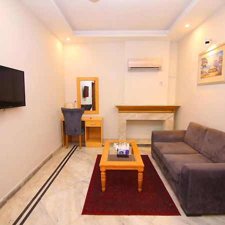 Premier Inn Mall Lahore Ngoại thất bức ảnh