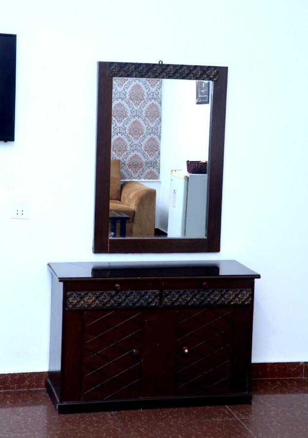 Premier Inn Mall Lahore Ngoại thất bức ảnh