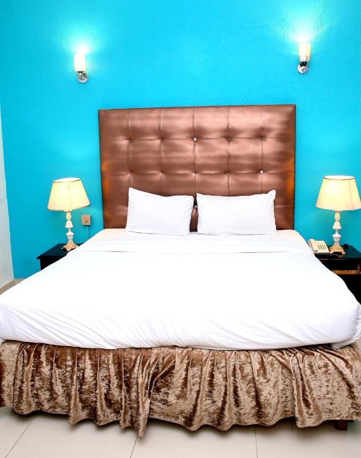 Premier Inn Mall Lahore Ngoại thất bức ảnh