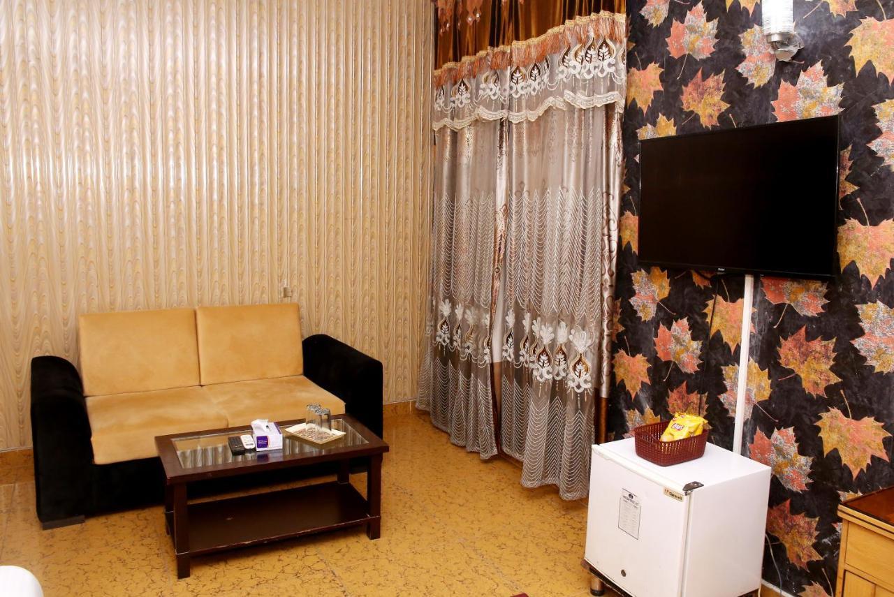 Premier Inn Mall Lahore Ngoại thất bức ảnh