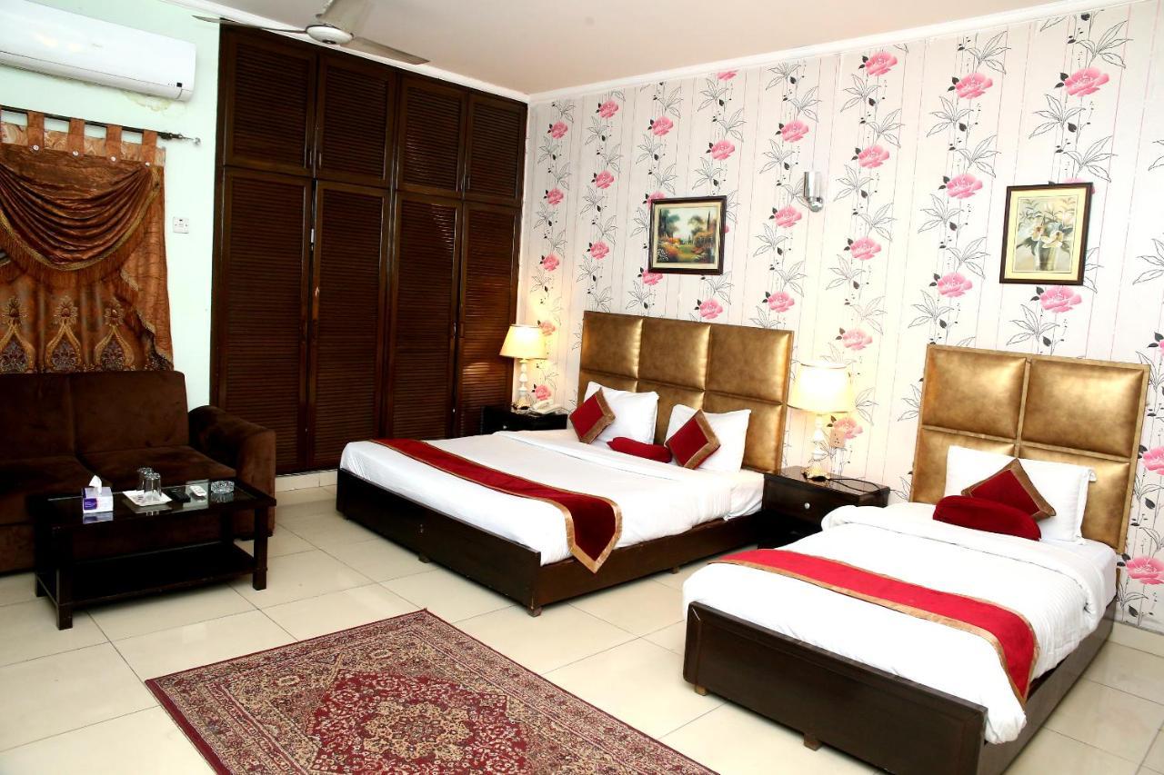 Premier Inn Mall Lahore Ngoại thất bức ảnh