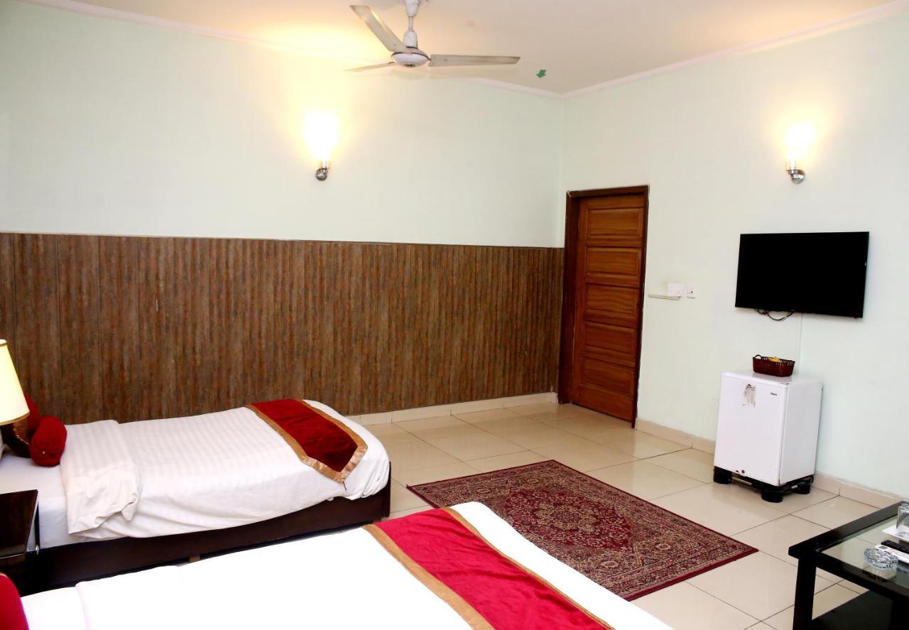Premier Inn Mall Lahore Ngoại thất bức ảnh