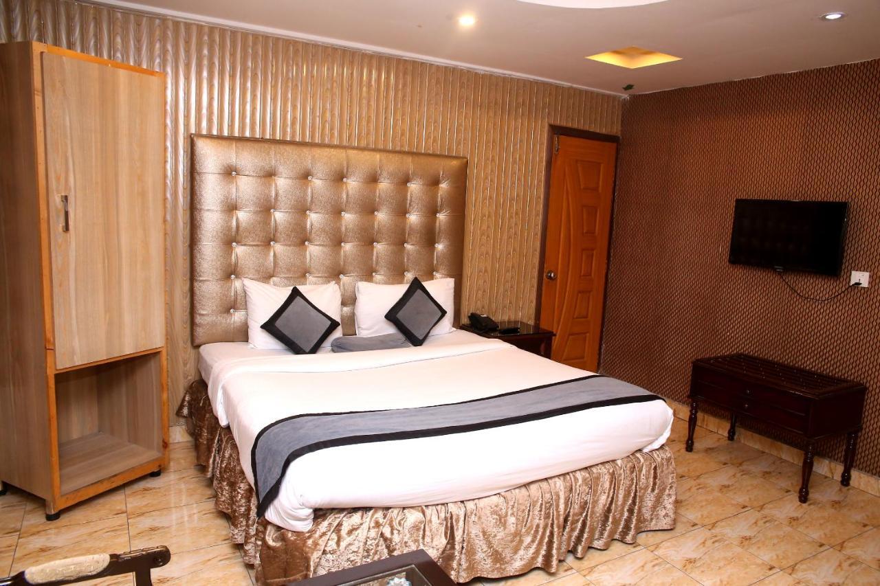 Premier Inn Mall Lahore Ngoại thất bức ảnh