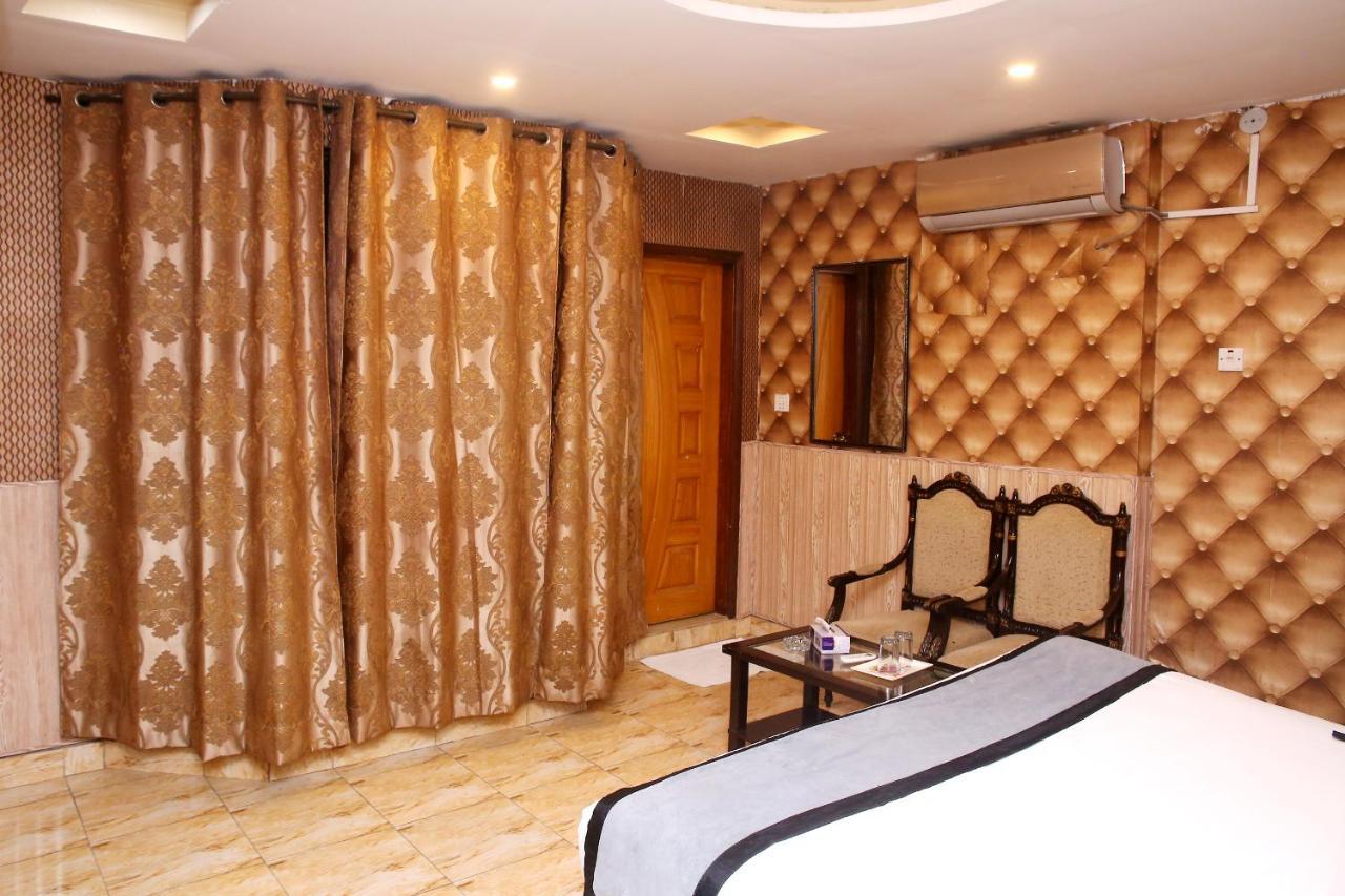 Premier Inn Mall Lahore Ngoại thất bức ảnh
