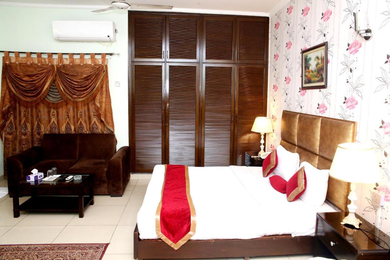 Premier Inn Mall Lahore Ngoại thất bức ảnh