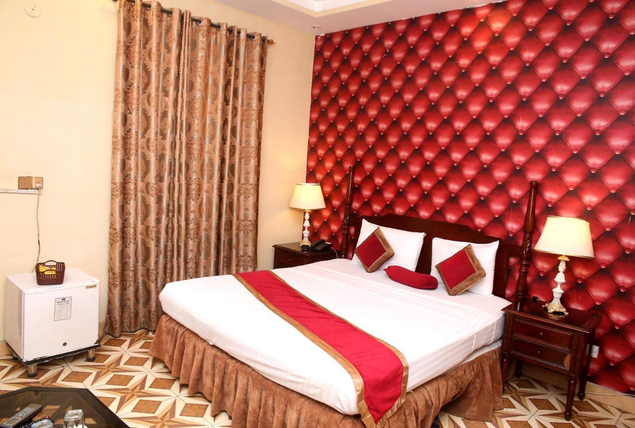 Premier Inn Mall Lahore Ngoại thất bức ảnh