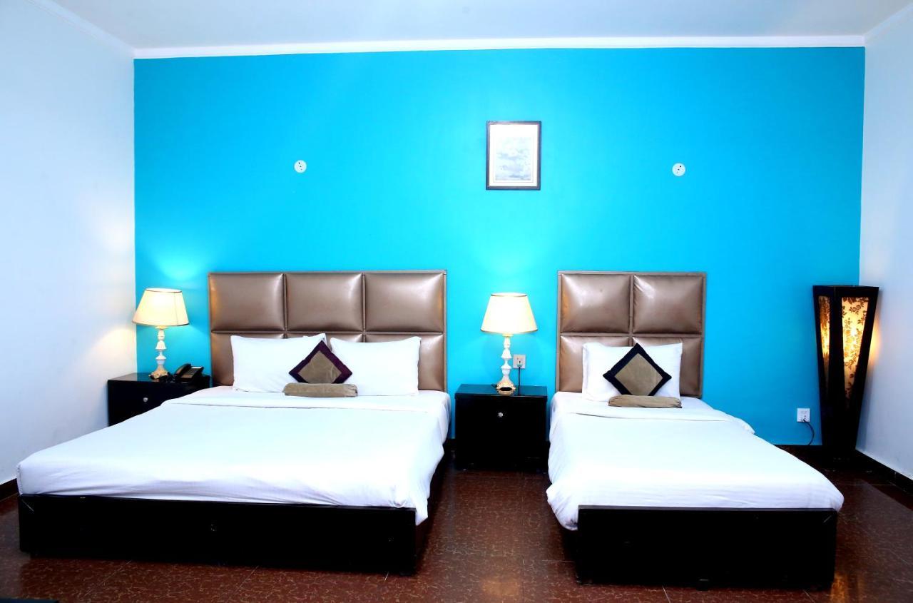 Premier Inn Mall Lahore Ngoại thất bức ảnh