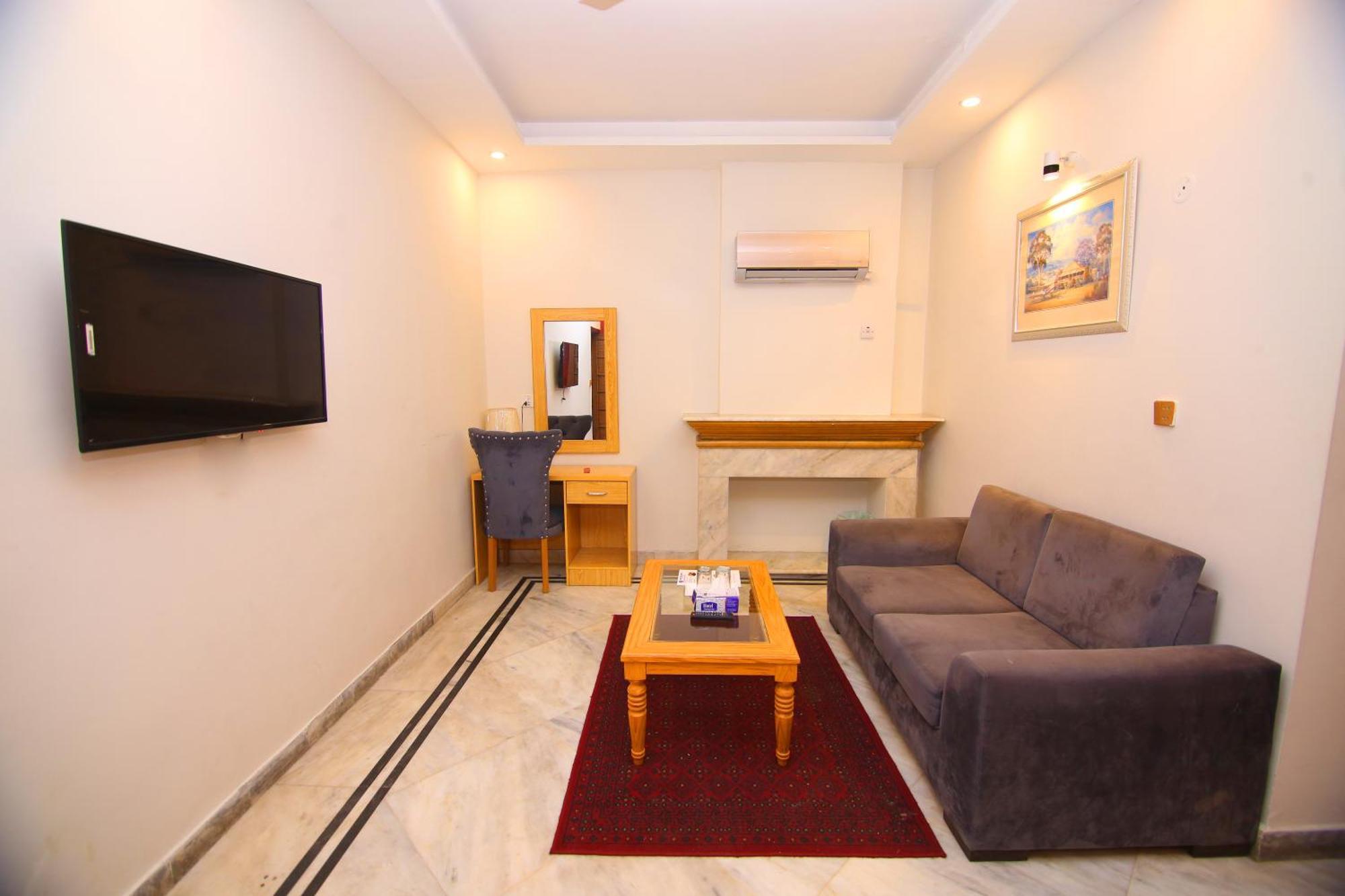 Premier Inn Mall Lahore Ngoại thất bức ảnh
