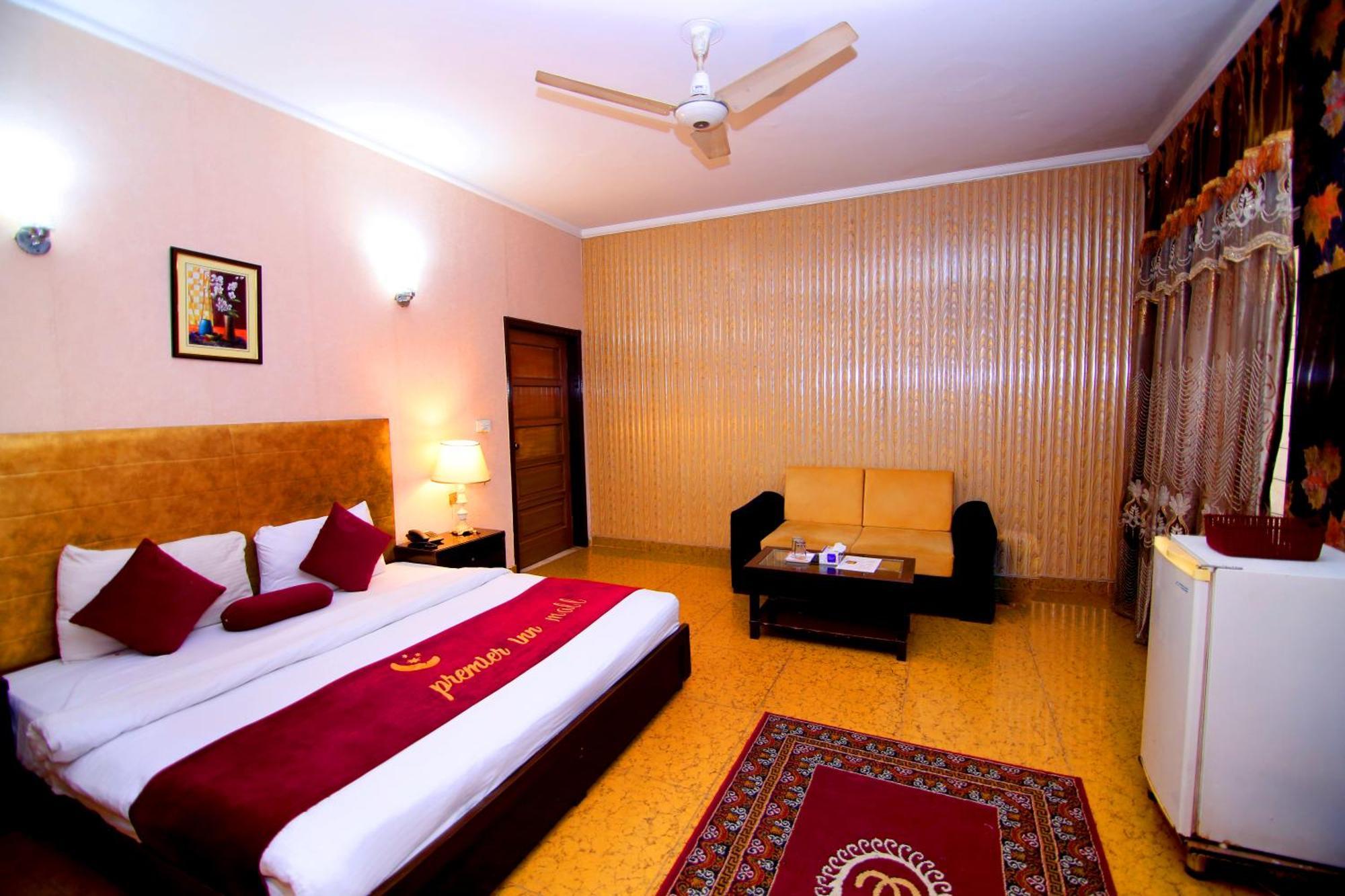 Premier Inn Mall Lahore Ngoại thất bức ảnh