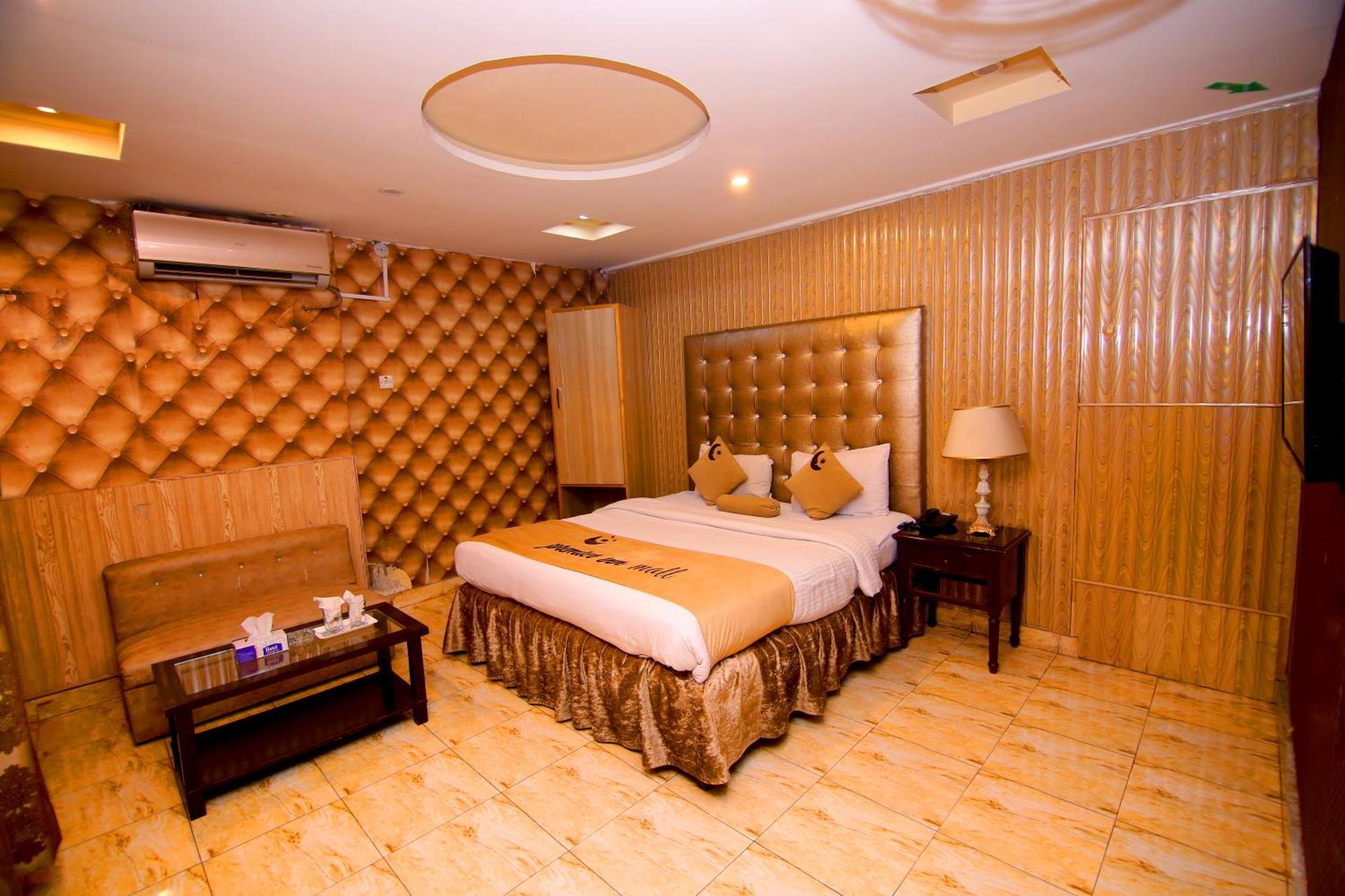 Premier Inn Mall Lahore Ngoại thất bức ảnh